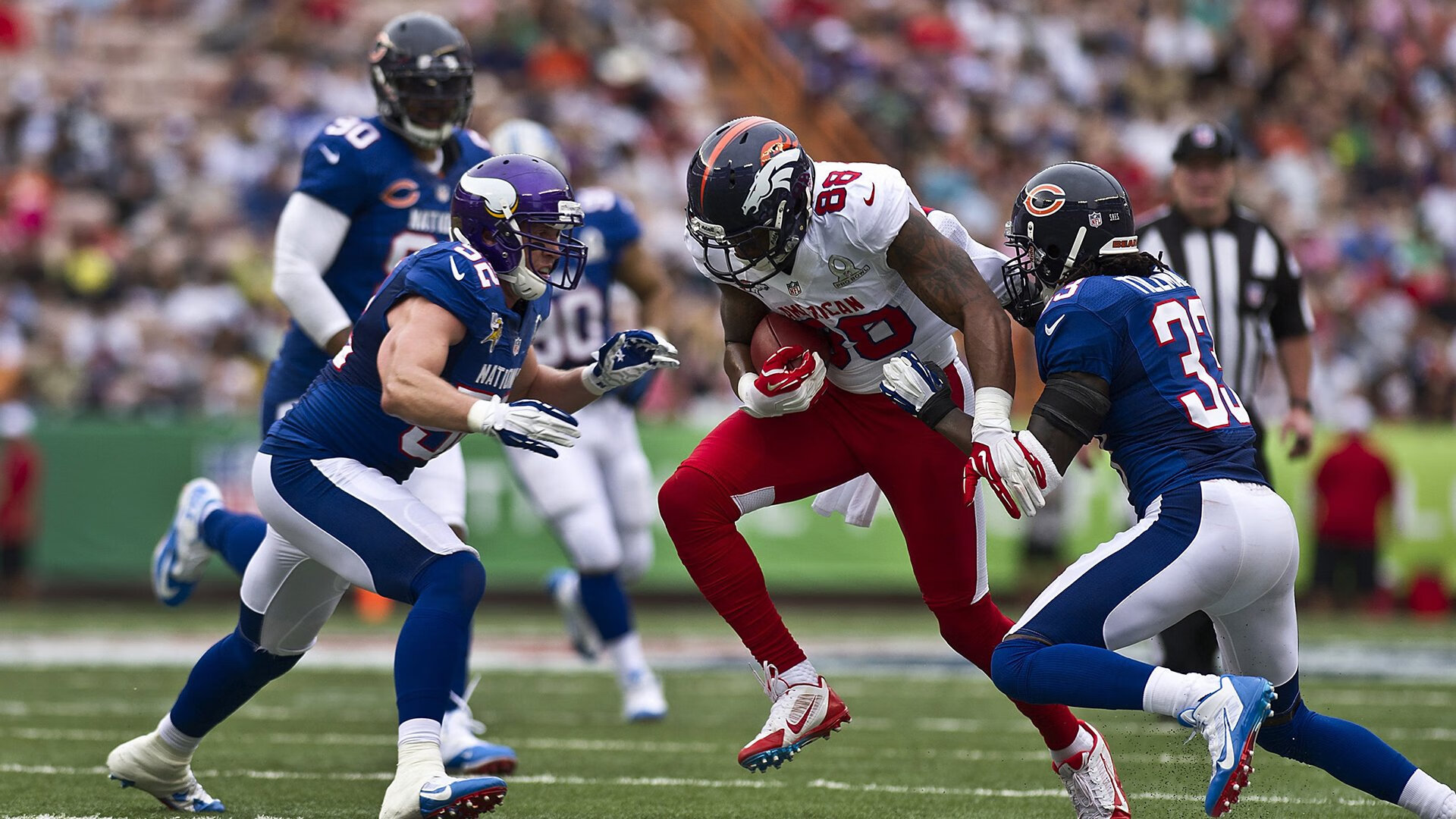 “领导与员工角色互换足球赛” 老板亲自上阵防守