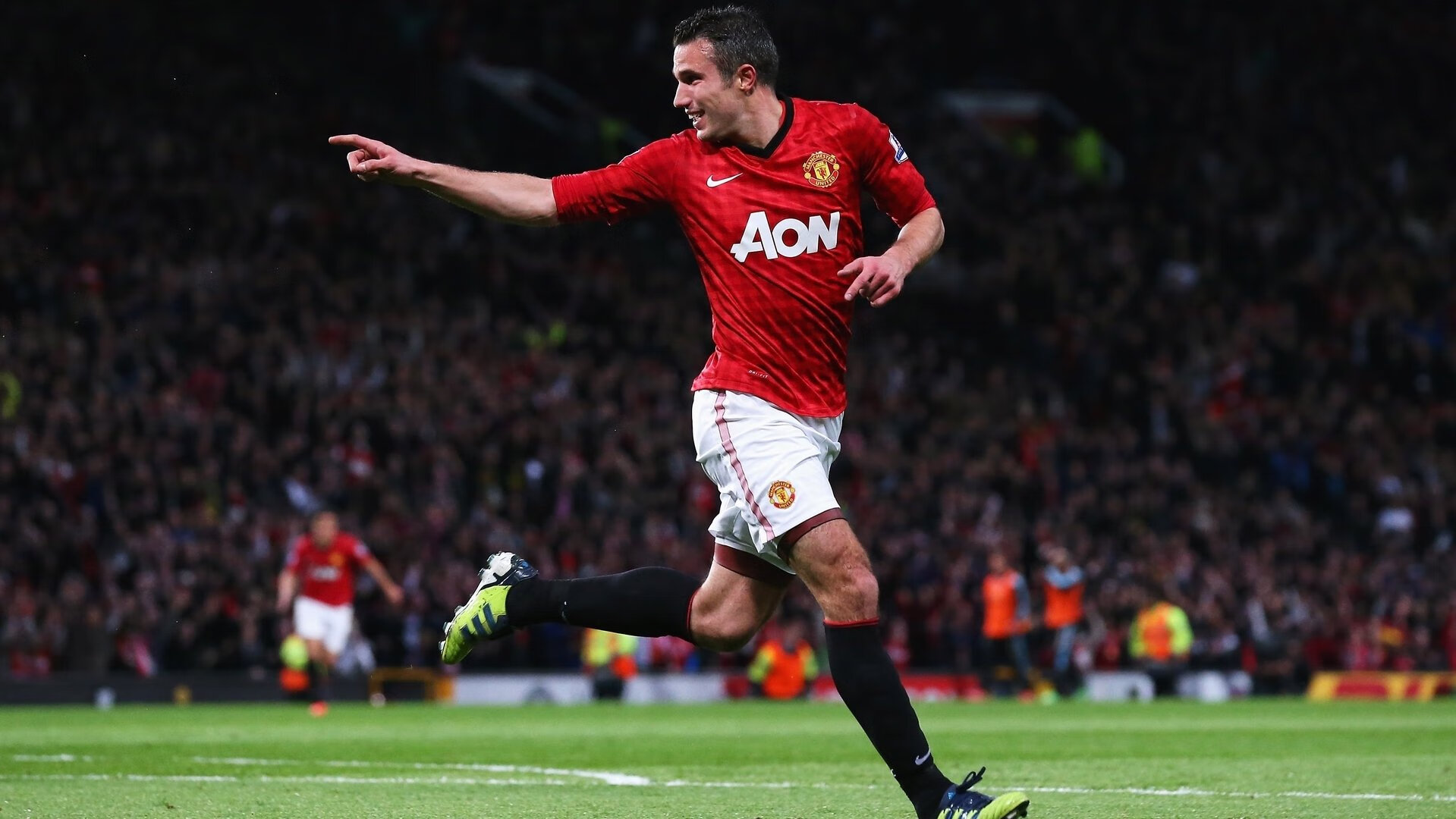 欧冠赛场多支豪门展开激烈角逐