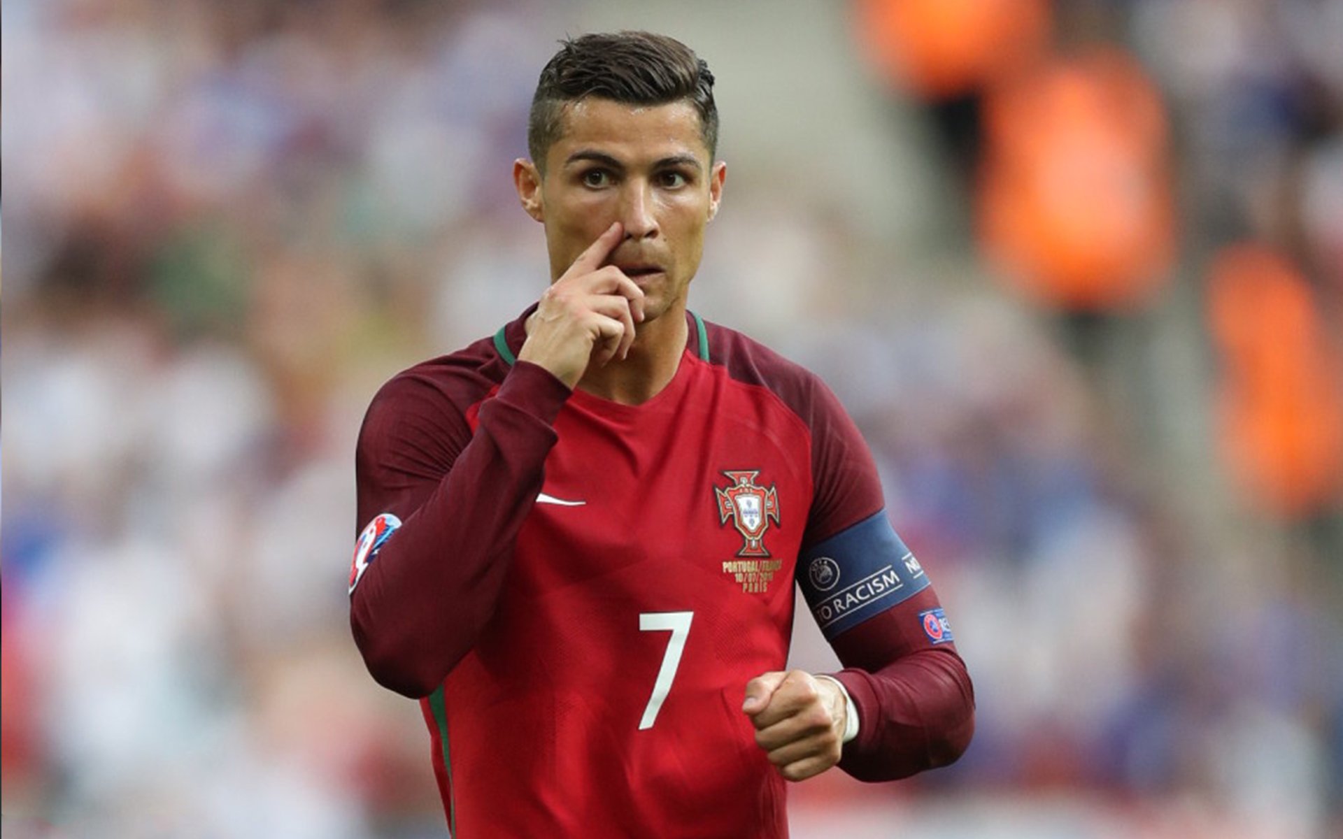 羽毛球赛场对决愈发激烈