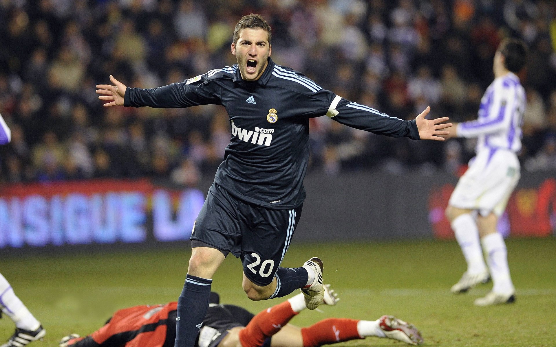 马拉松赛事刷新纪录